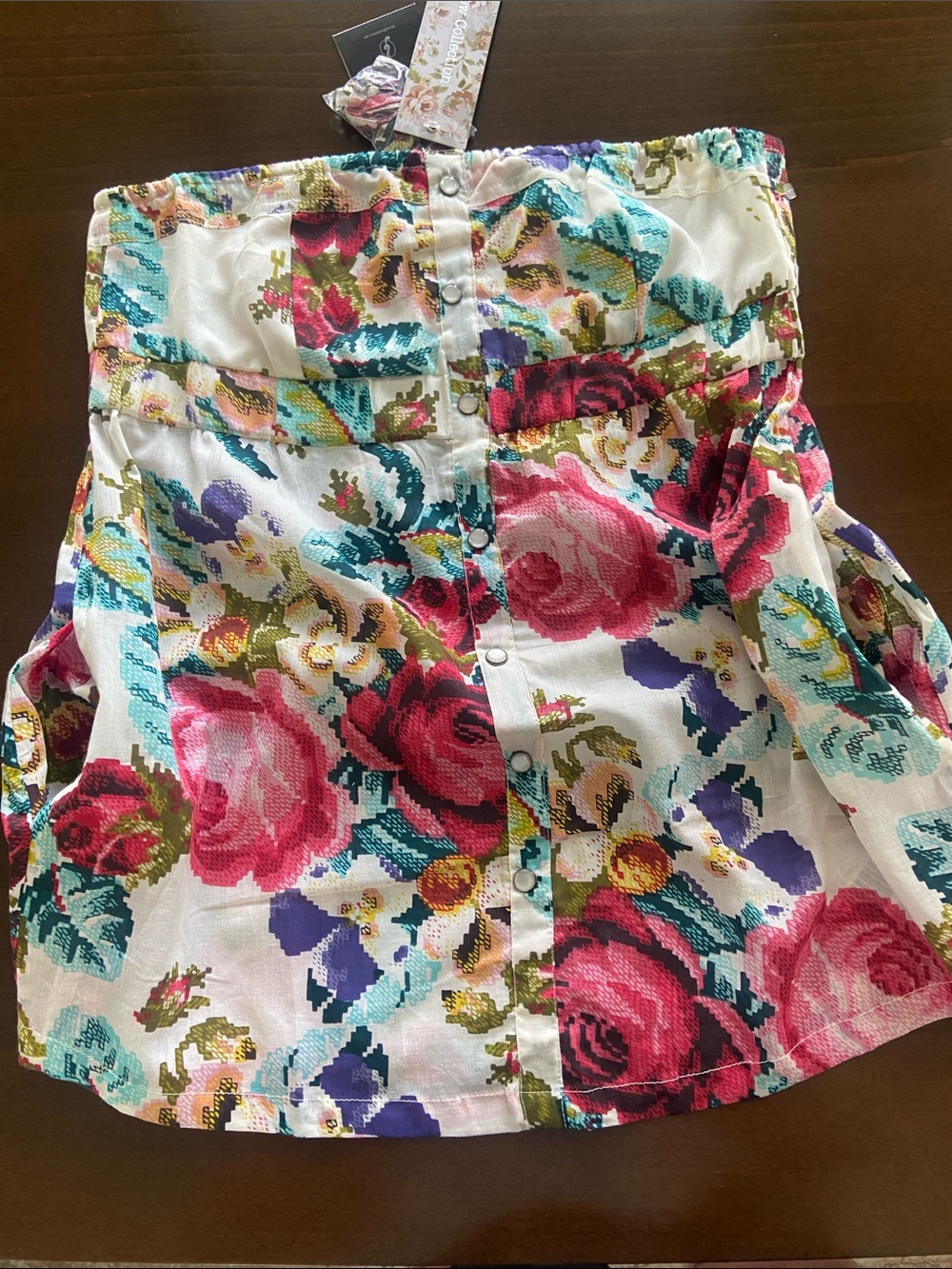 2/$20* Bold Rose Print Blouse, Removable straps, pearl snaps on front. Sz L - Picture 8 of 11